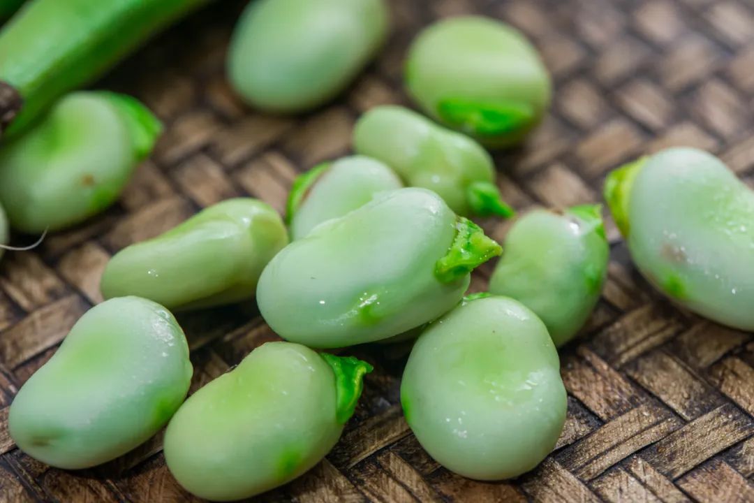 蚕豆快到碗里来广告,蚕豆到快要成熟的时候要去掉头吗