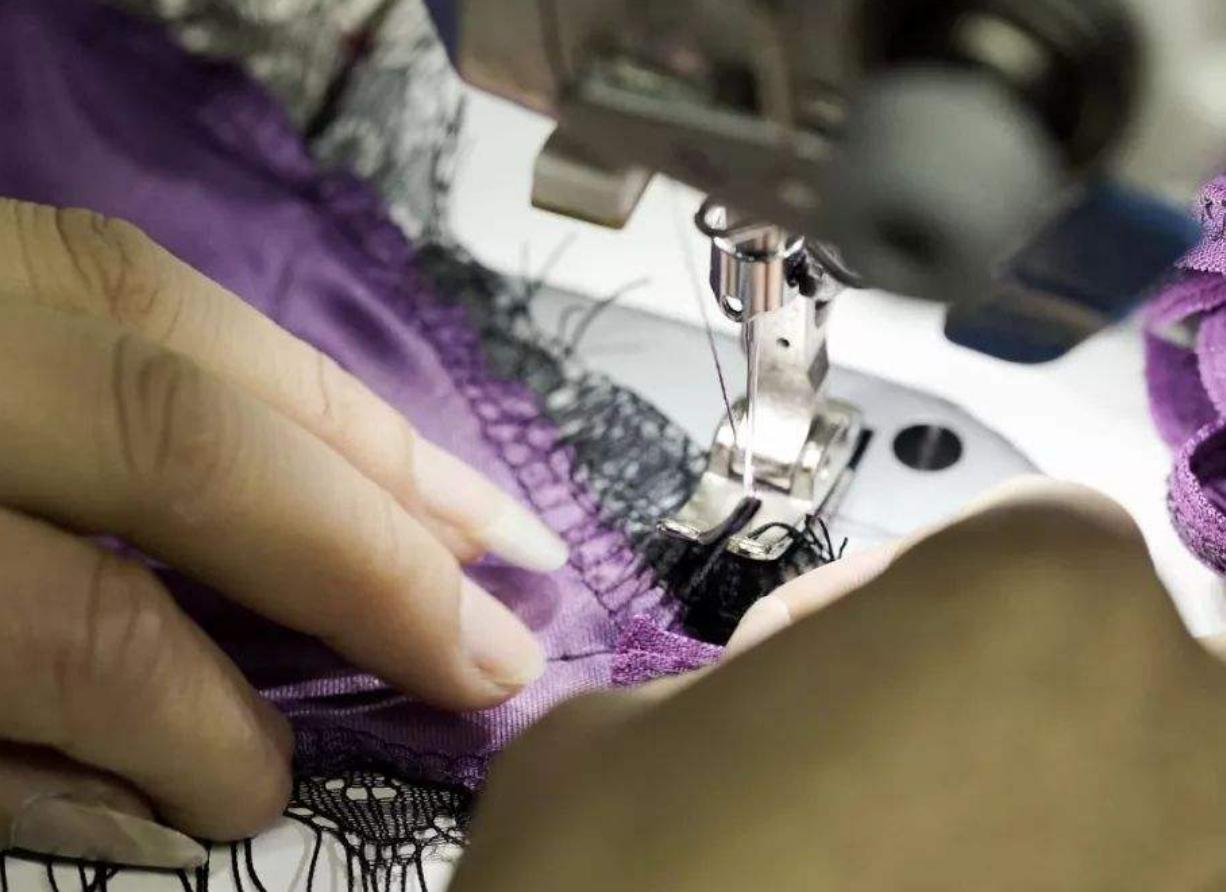 90后卖内衣一个月回本20万,90后小伙做衣服生意