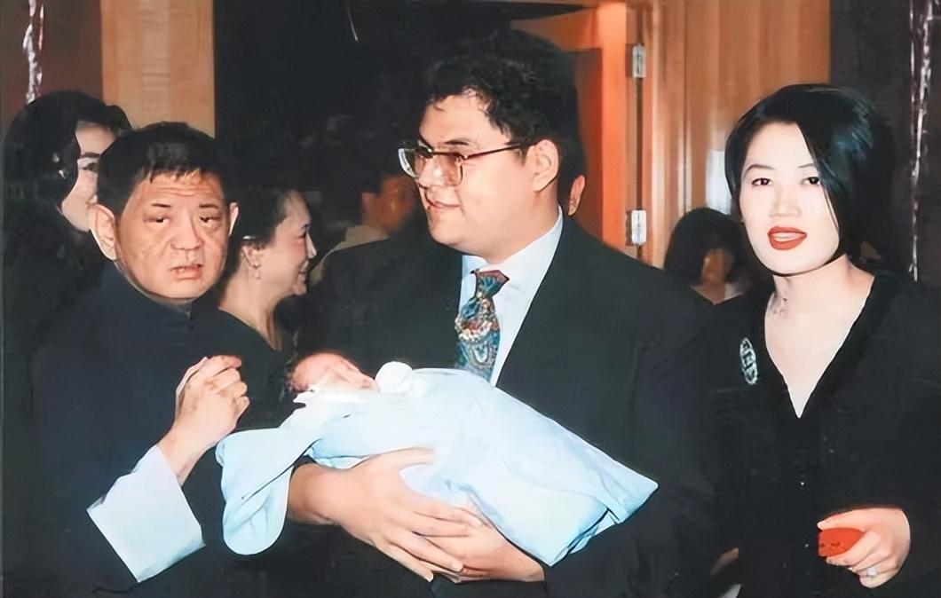 他年赚56亿拿20亿泡妞，别墅养着百位美女，晚年给儿子留26亿巨债