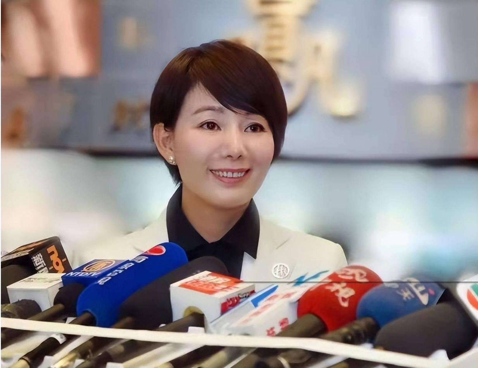 俩成都女富豪多励志？1人是火锅店打工妹，1人70岁，开3600家超市