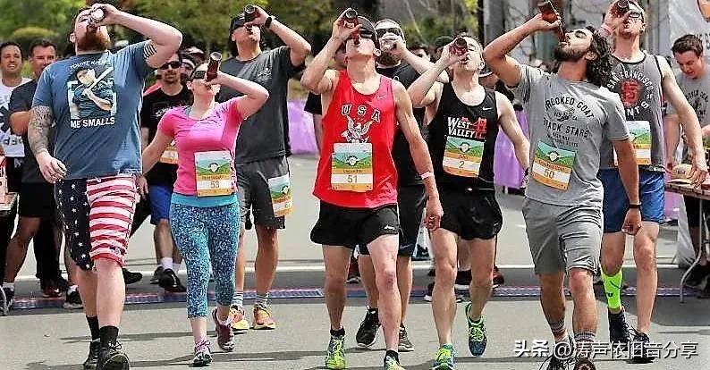 抽烟和喝酒哪个对跑步危害大,跑步喝啤酒好处