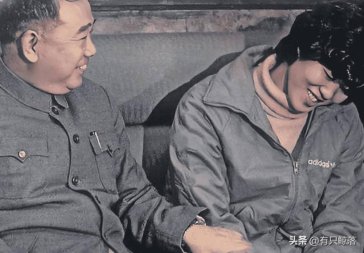 晚清残酷刑罚老照片：骑木驴游街的妇女，被当众千刀万剐的死刑犯