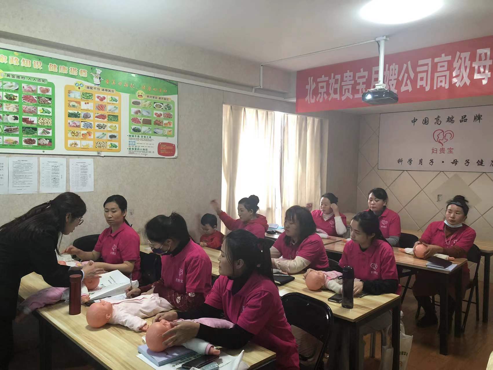 月嫂专业培训机构哪家好报名学习,哪家月嫂培训机构好报名学习