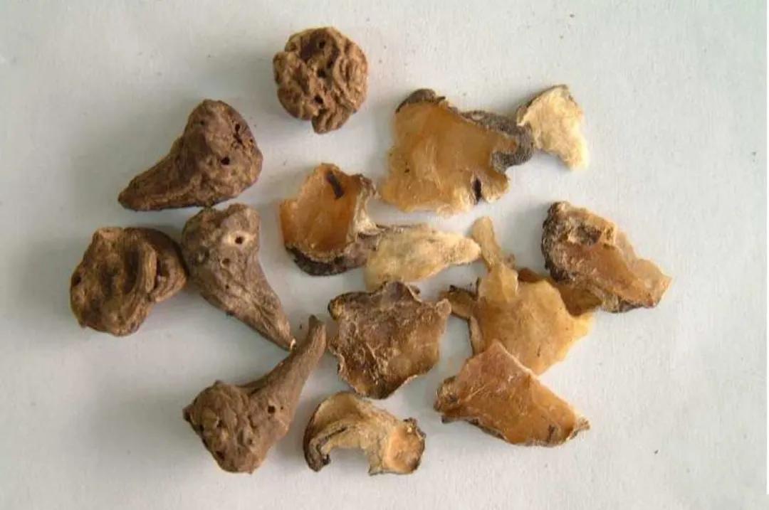 注意了这几种药不能长期吃,提醒这4类中药很伤肝请大家慎用