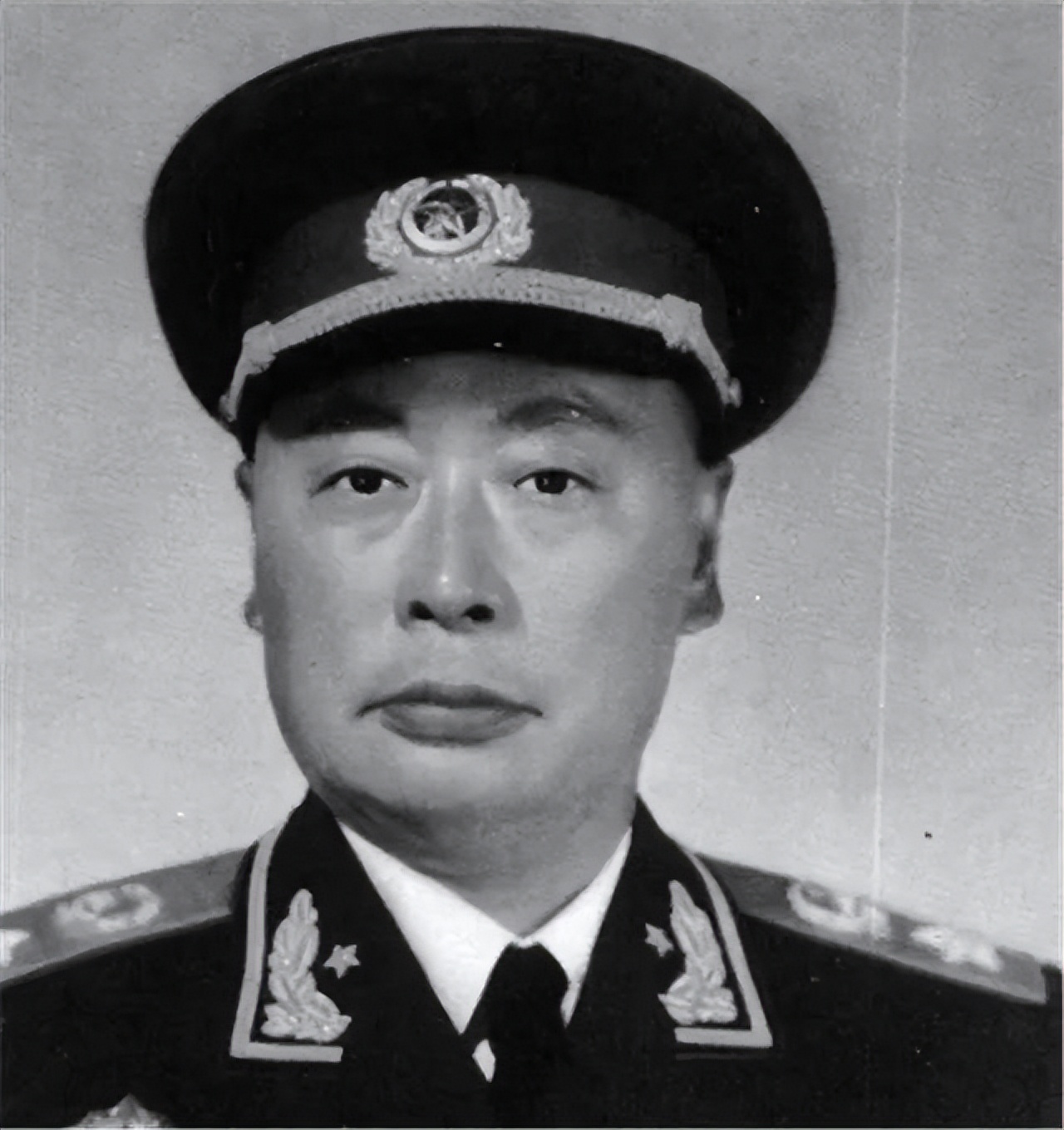 上海解放后，陈毅是如何整治黑道和*院妓**的？连蒋介石都夸他太厉害