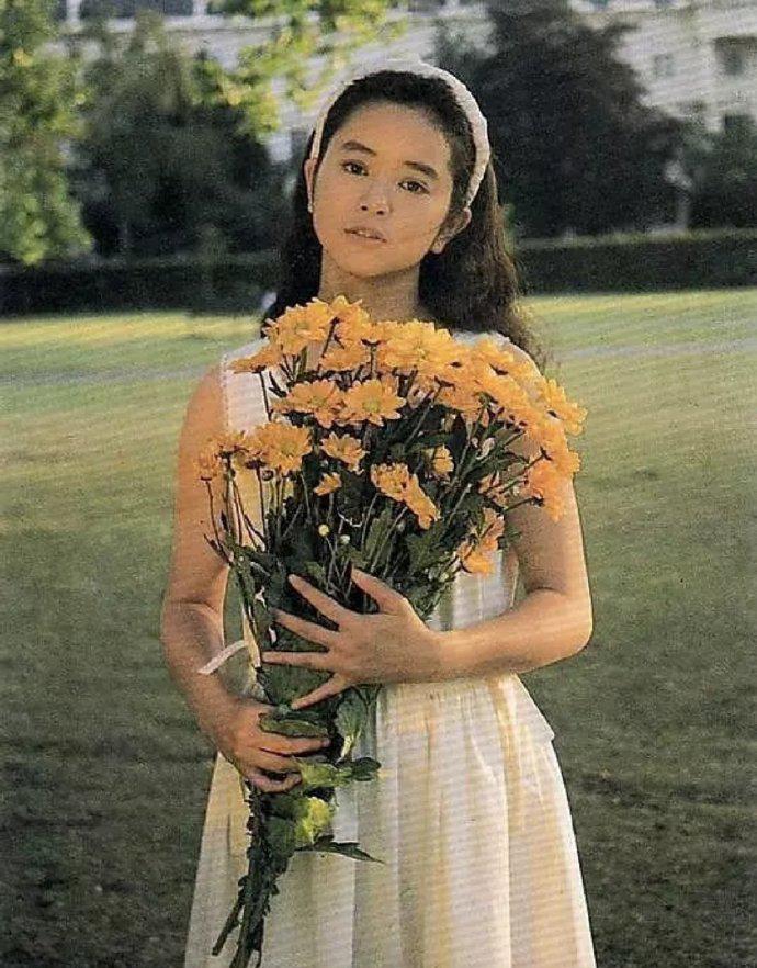 浪漫复古港风穿搭女,港风穿搭女复古时髦气质