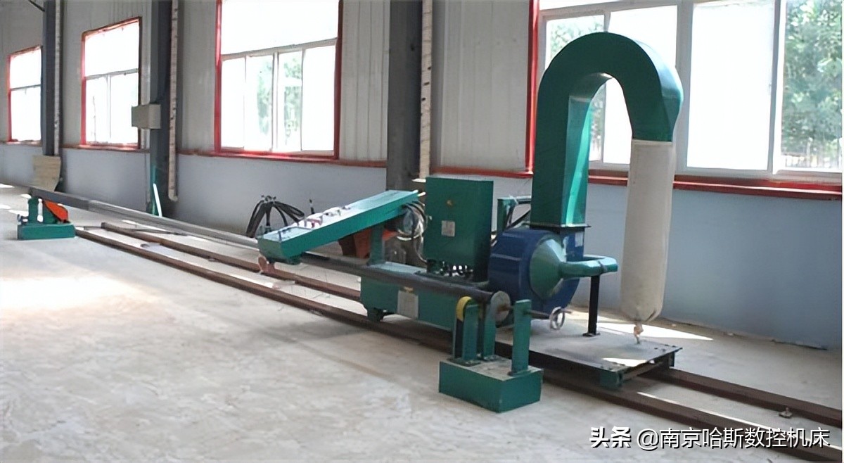 城市太阳能灯设备,4.5米灯杆生产全流程