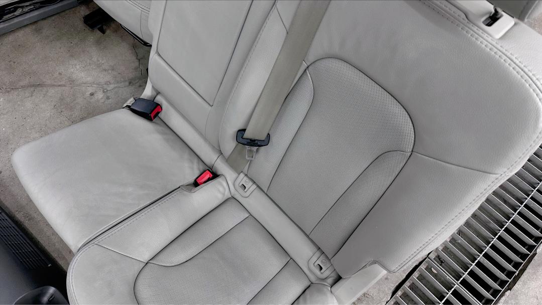 奥迪q7报废厂,老款奥迪q7出车祸