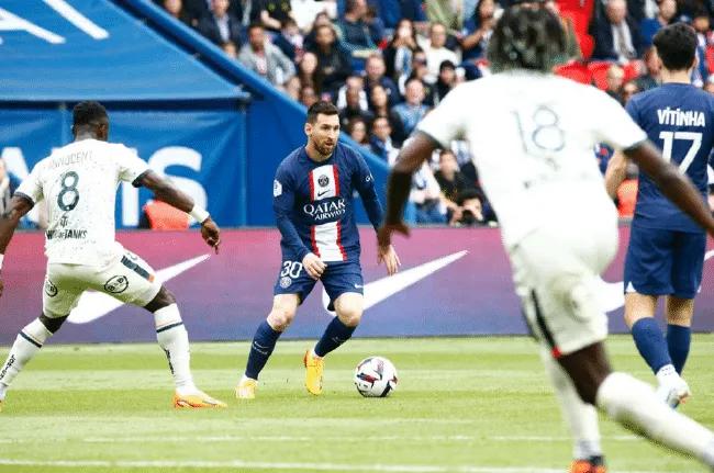 绝代双骄梅西c罗完整版,足球绝代双骄c罗梅西视频