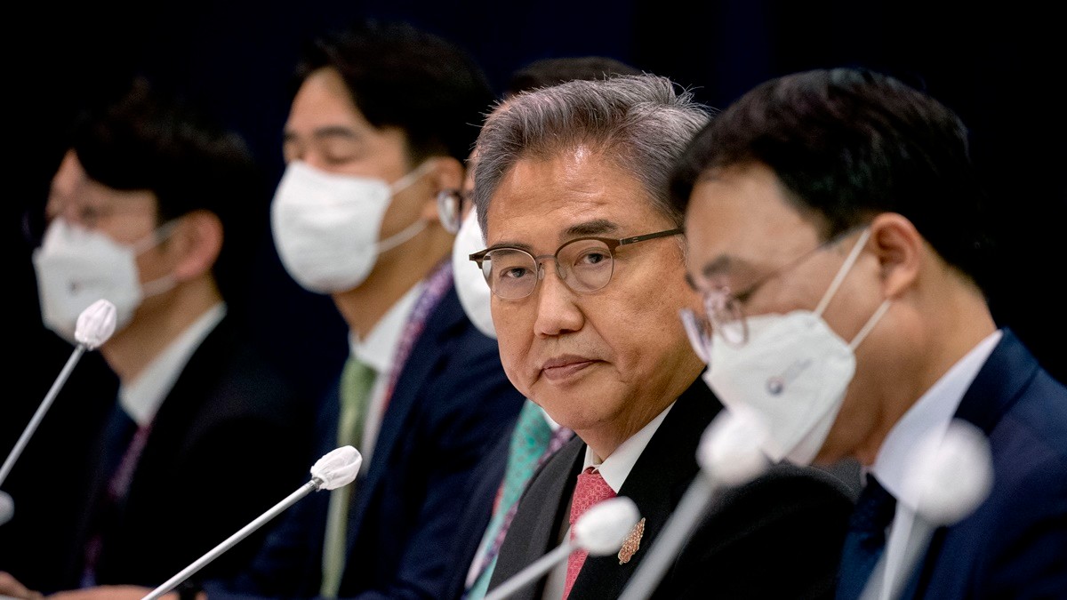 尹锡悦撕毁三不政策,尹锡悦首次改变韩国向乌供武立场