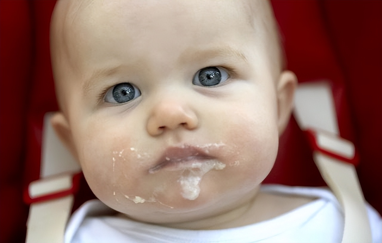 二胎宝妈妙招,二胎孩子吐奶
