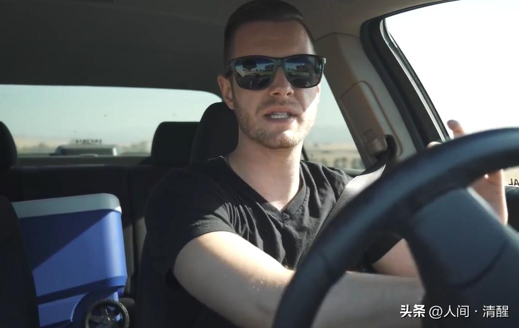 美国小伙从中国网购一辆玩具车,男子5000美元网购老年车