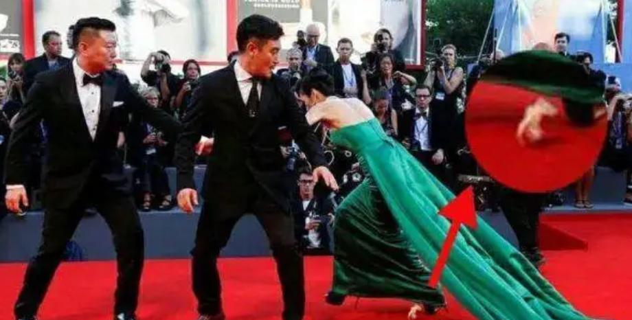 女明星红毯“尬历史”，一个比一个社死，恨不得没人认识她们