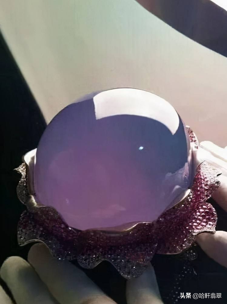 戚薇佩戴的紫罗兰葫芦吊坠，价值预估超百万？怎么也逃不过见光死