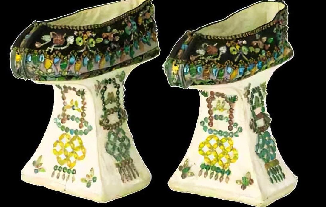 日军日记:男人饿倒在地,为了救他,我将他妻子的乳房割给他吃!