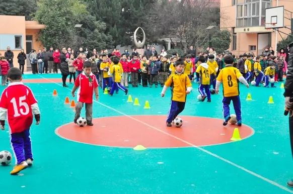 打造职业化教育体系,青少年足球青训基本功