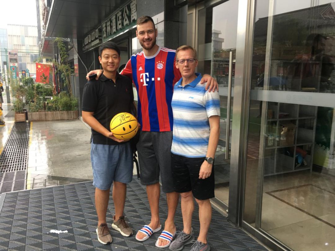 莫泰尤纳斯快攻,莫泰尤纳斯梦幻脚步nba