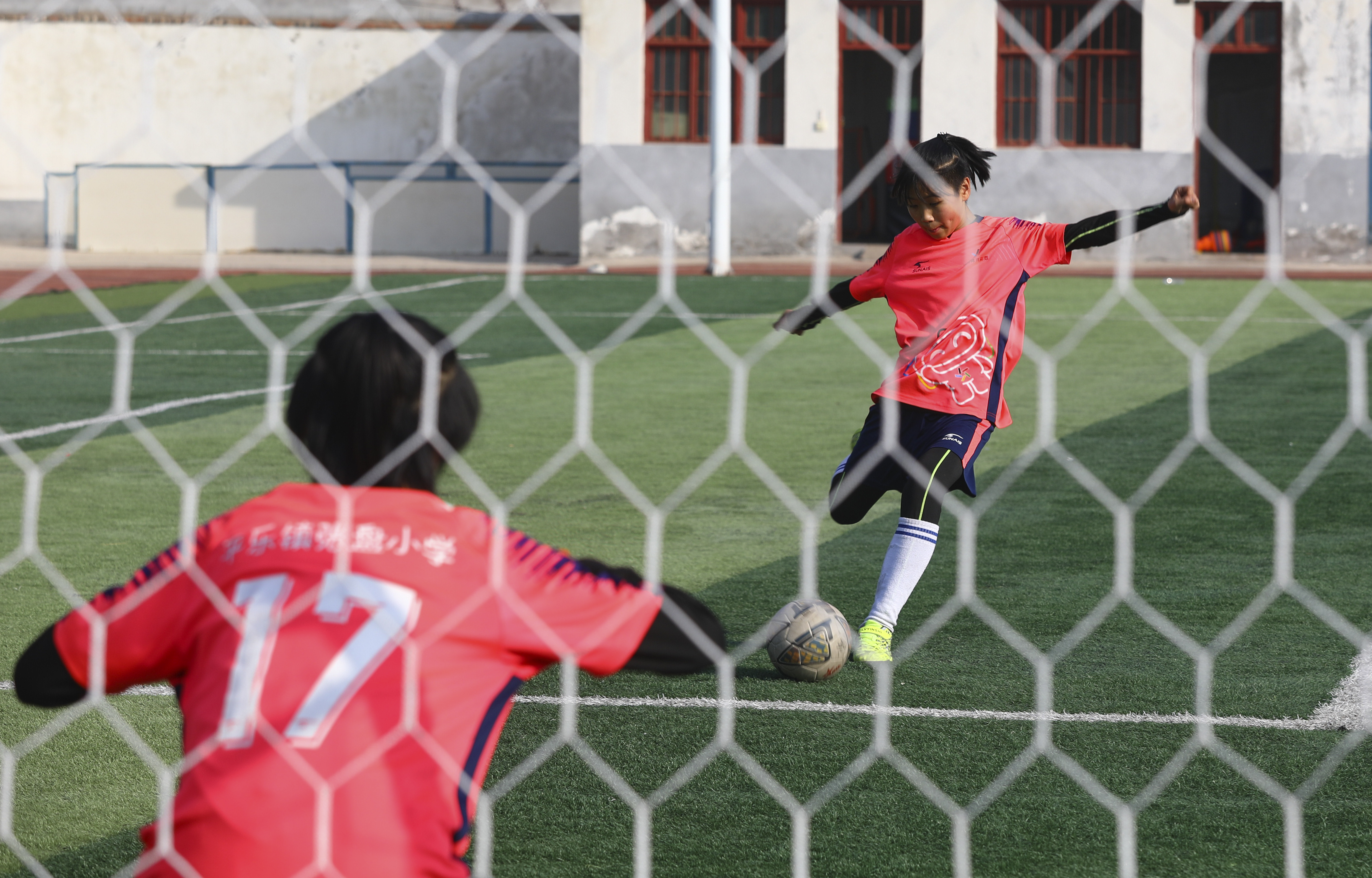 山村女孩的足球梦想