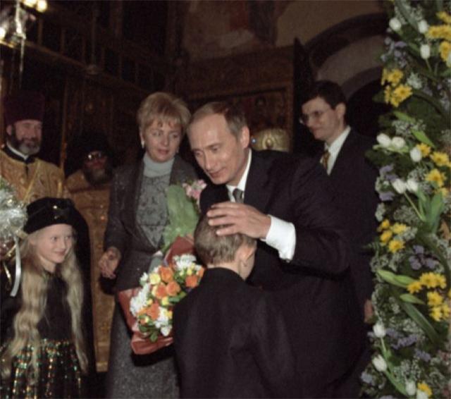 普京出任总统当晚视频,普京当选总统后流泪讲话视频