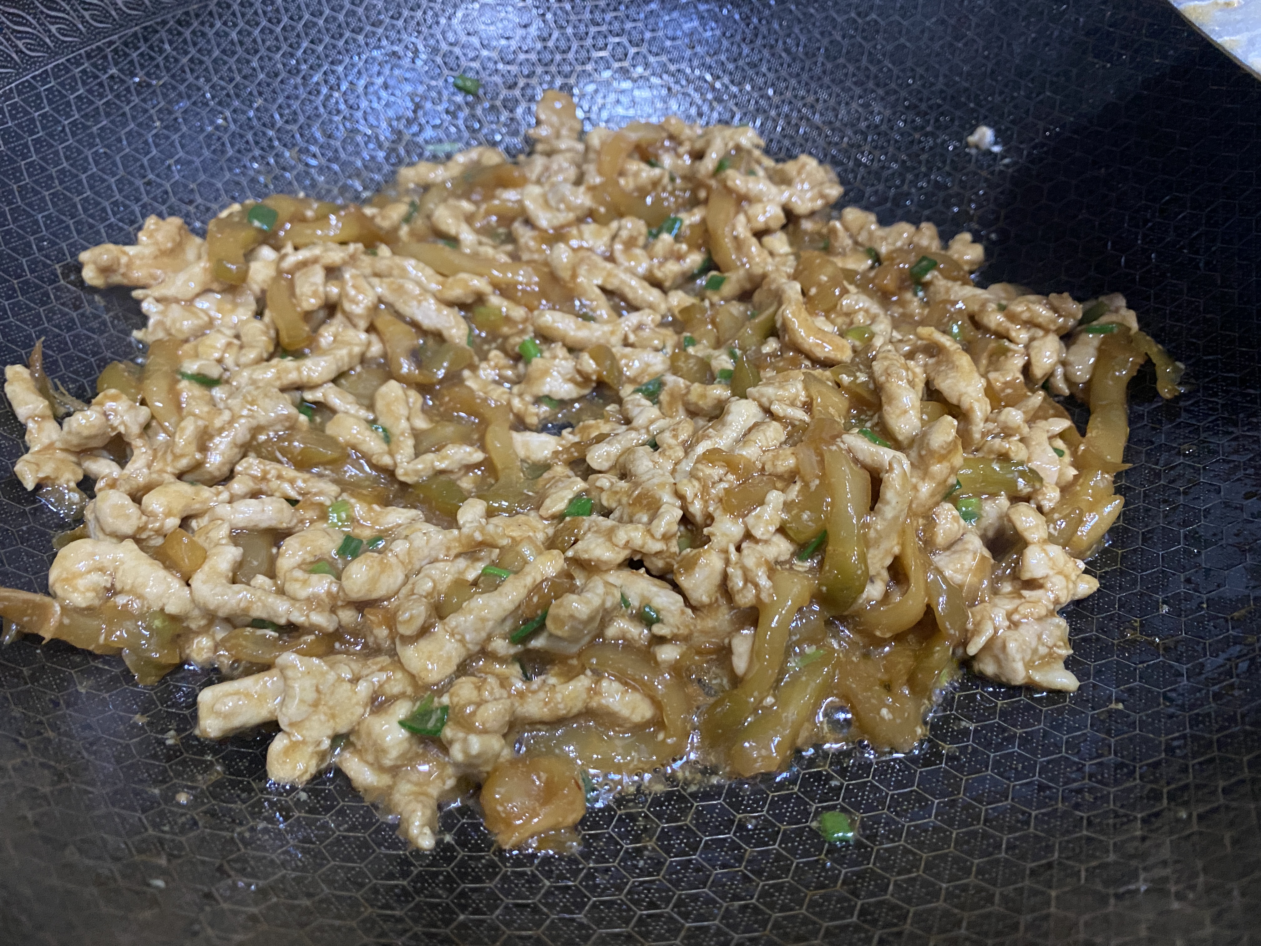 铁锅炒肉丝,为什么炒肉丝肉丝粘锅