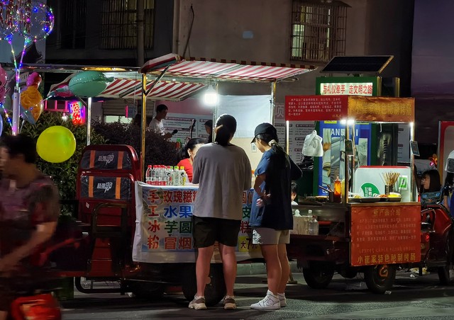 工厂卖小吃一年赚多少钱,如何摆摊做小吃生意一年赚20万