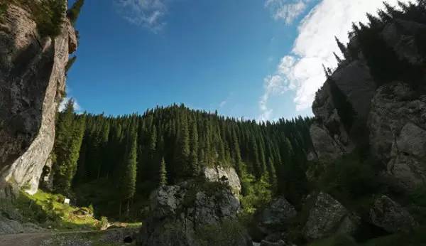 这条惊艳奇绝的公路,行走在天山脊梁上的最美景观公路