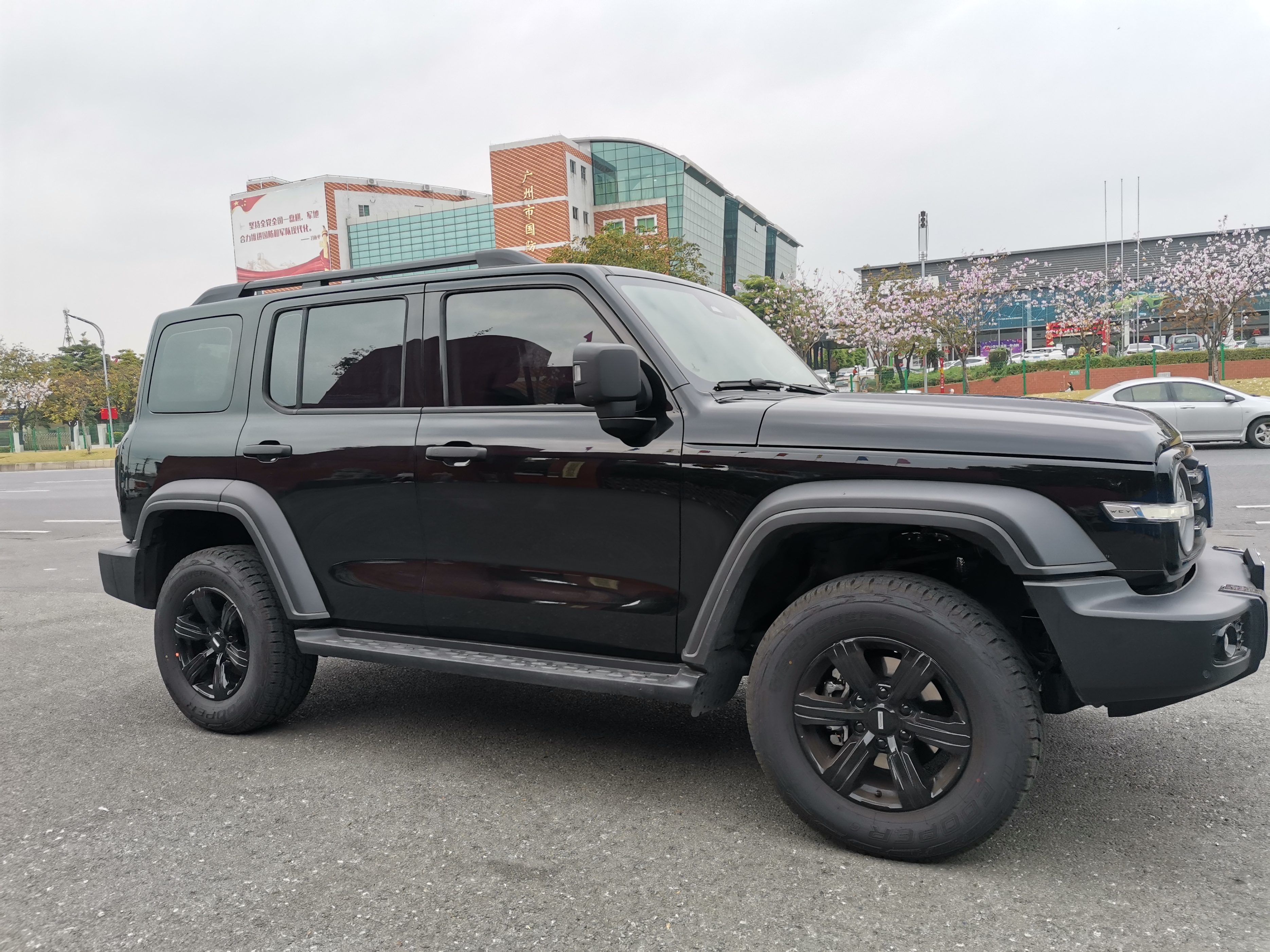 新车上牌前能贴膜和装脚踏板吗,新车上牌前可以贴改色膜吗