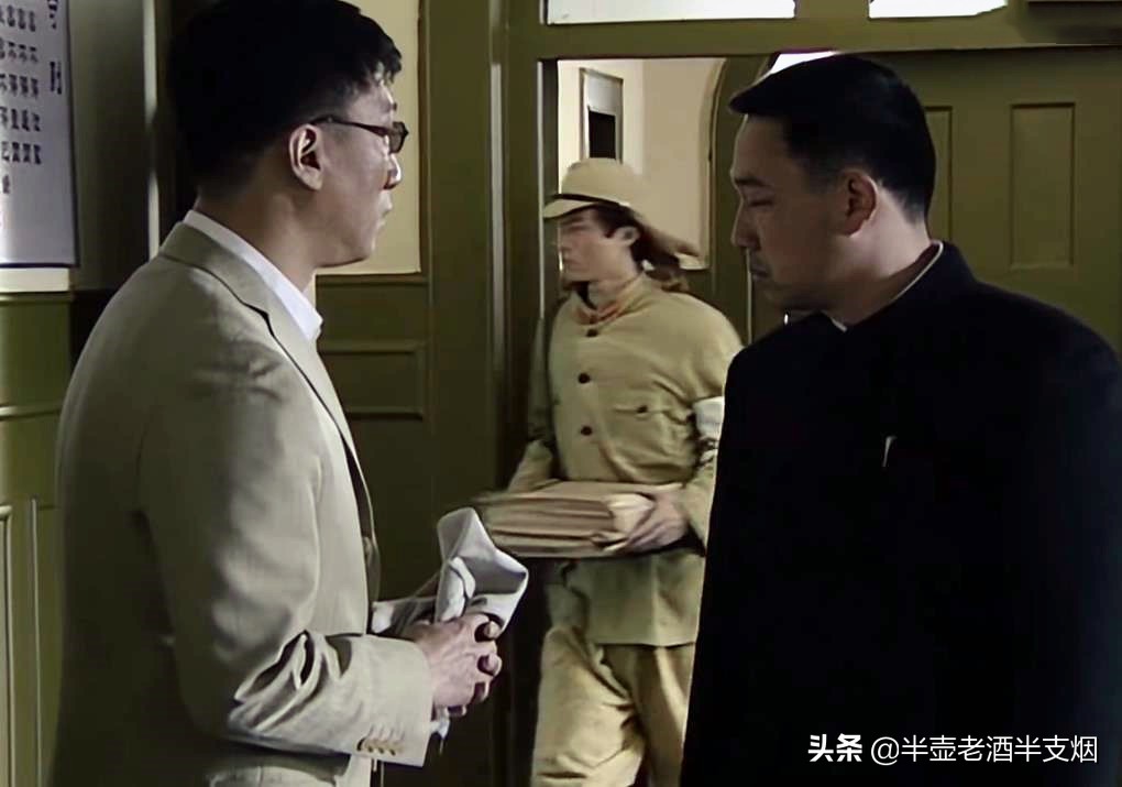 在76号特工总部和保密局天津站，想打败余则成只能用万里浪的办法