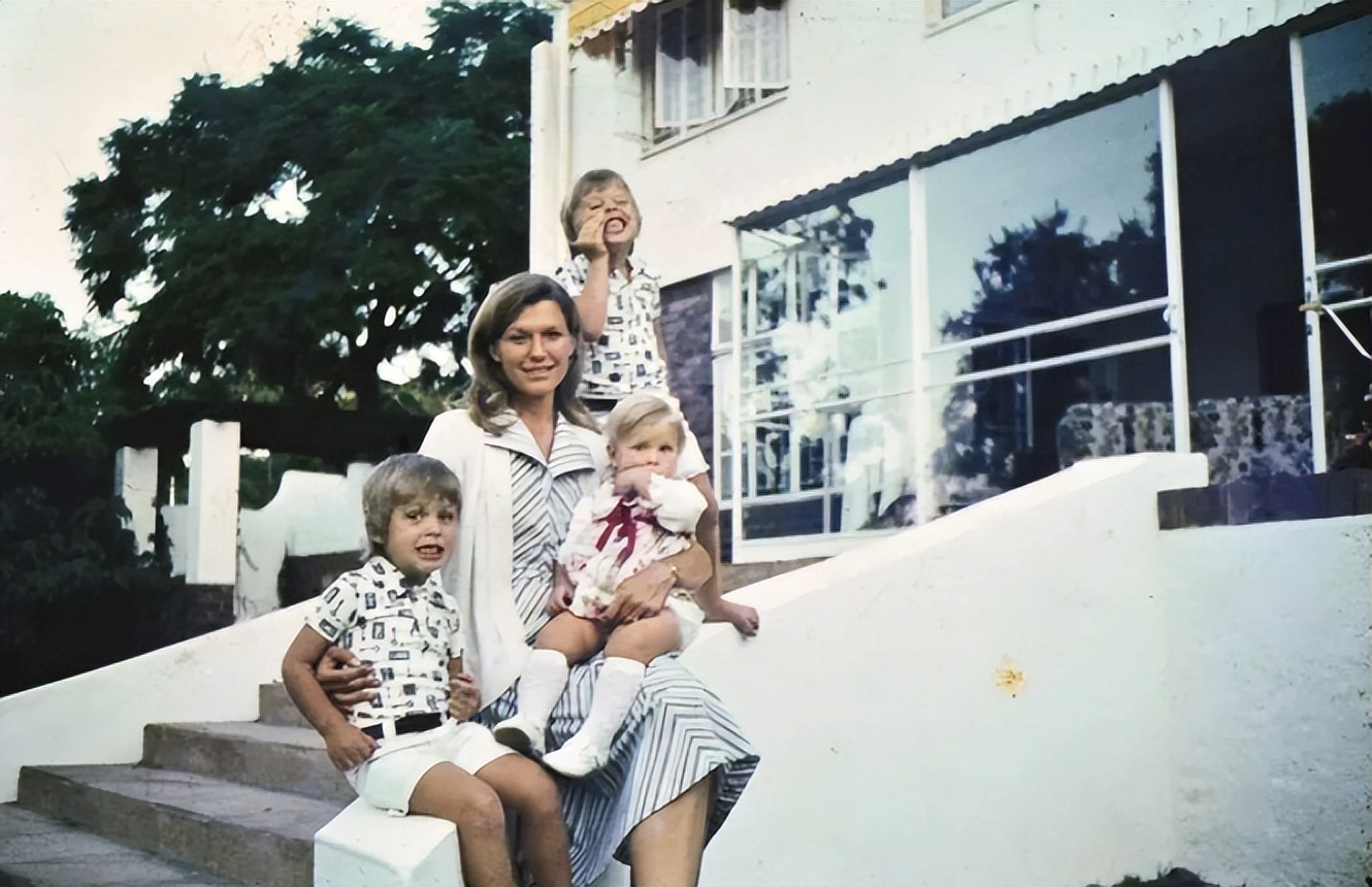 梅耶家暴,梅耶家庭背景