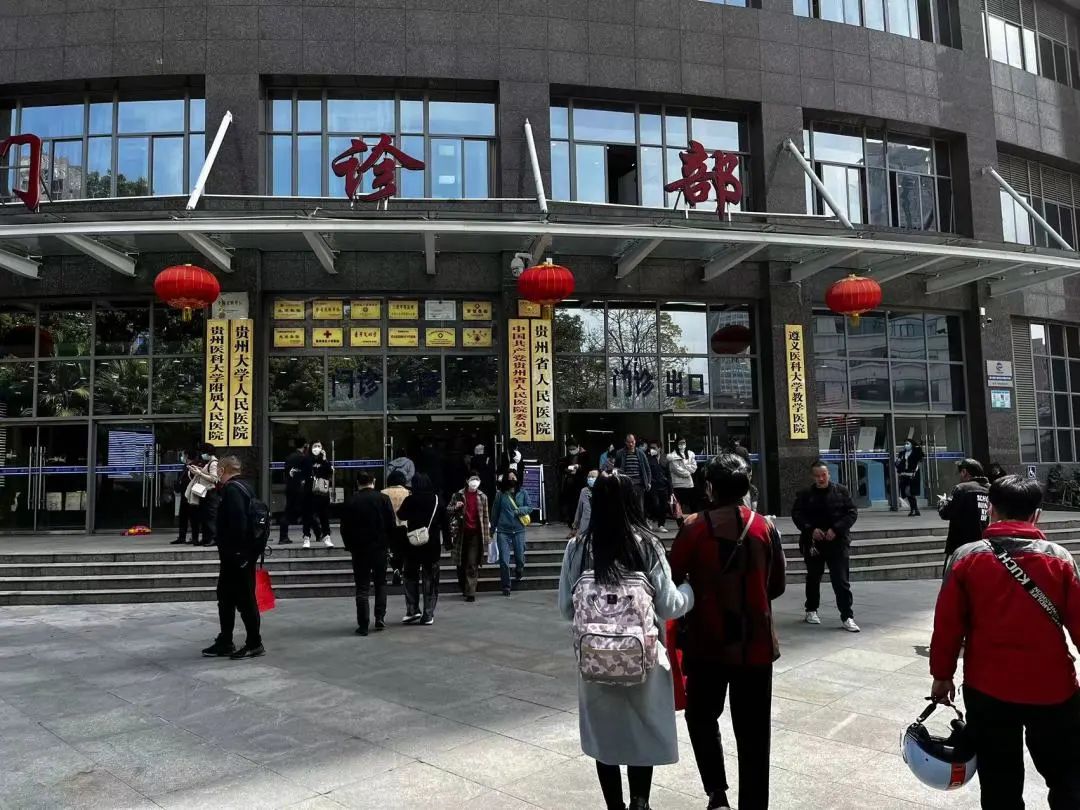 知知观察·身边的新兴职业（一）｜贵阳陪诊师：游走在刚需与质疑中的“临时家人”