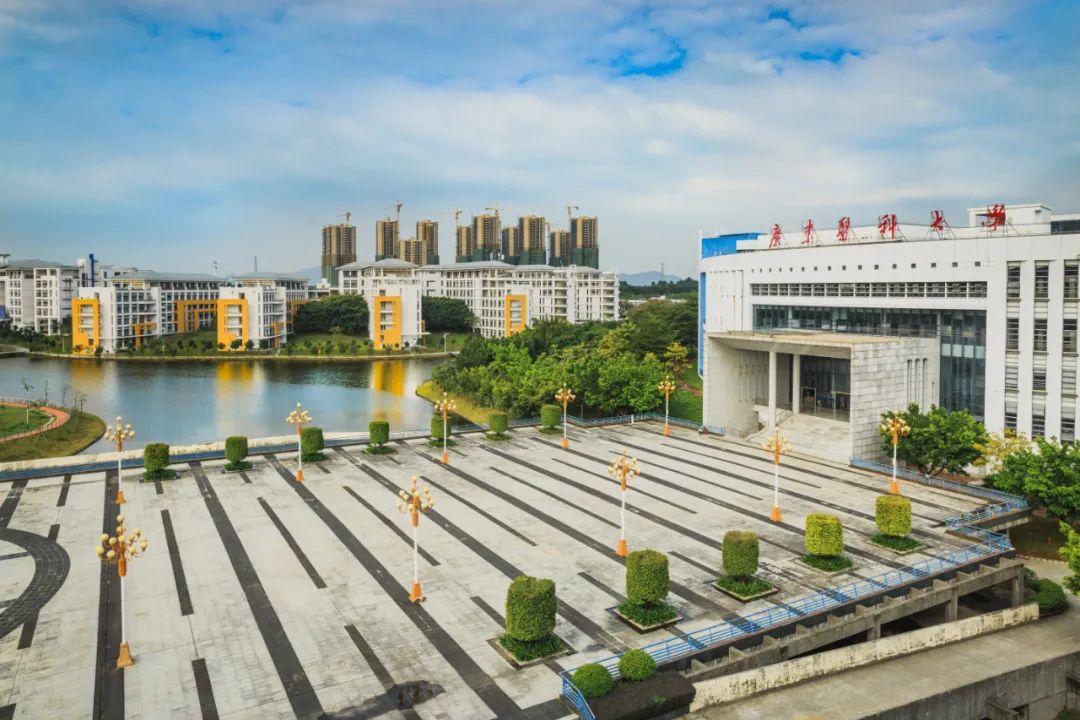 广东湛江医学院,广东医科大学是湛江的吗