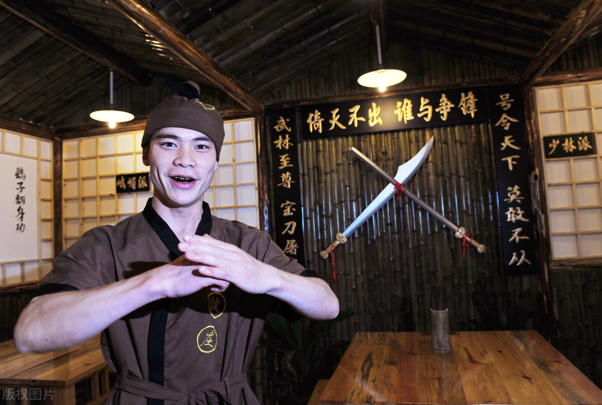 剑毒梅香是不是古龙写的,古龙文集剑毒梅香共3册