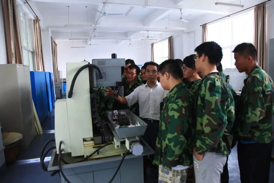 为什么华夏理工学院学费这么贵,为什么选择帝国理工