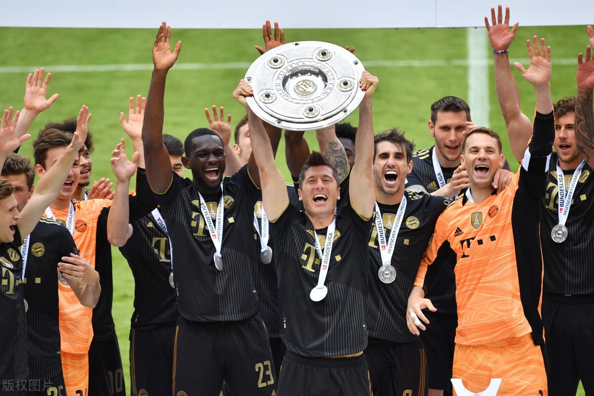 莱万谈梅西和c罗谁是最佳,fifa足球世界年度最佳莱万