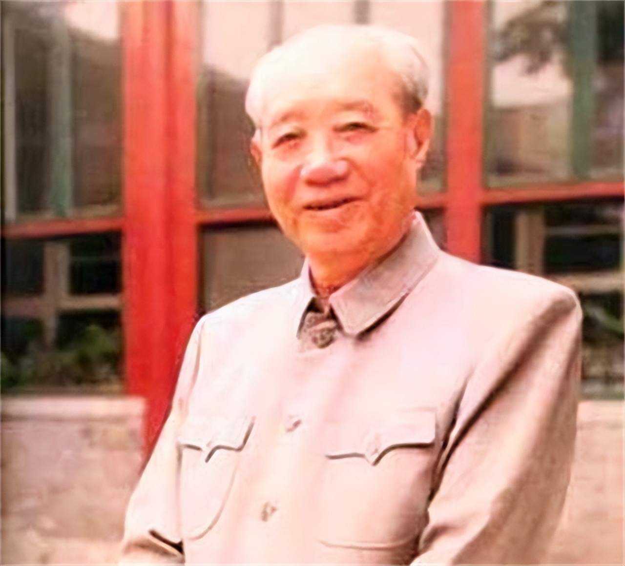 毛主席多次“戴口罩”外出，被认出后毫不避讳，与群众鱼水情深