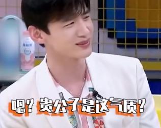 男明星怼脸拍丑照,男明星黑白照片怼脸