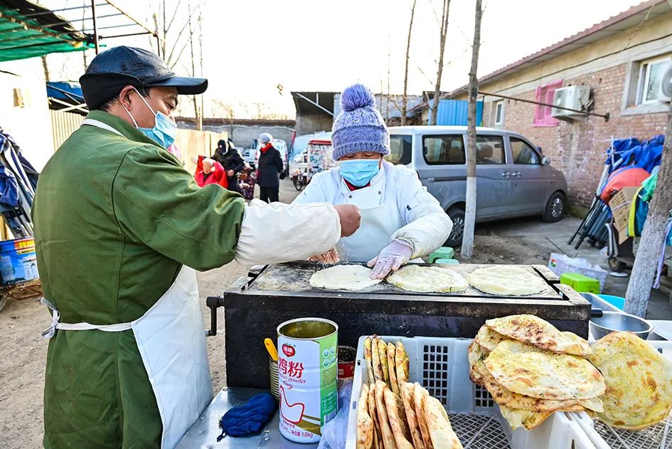 西山脚下的早市,闲逛最具人间烟火气的早市