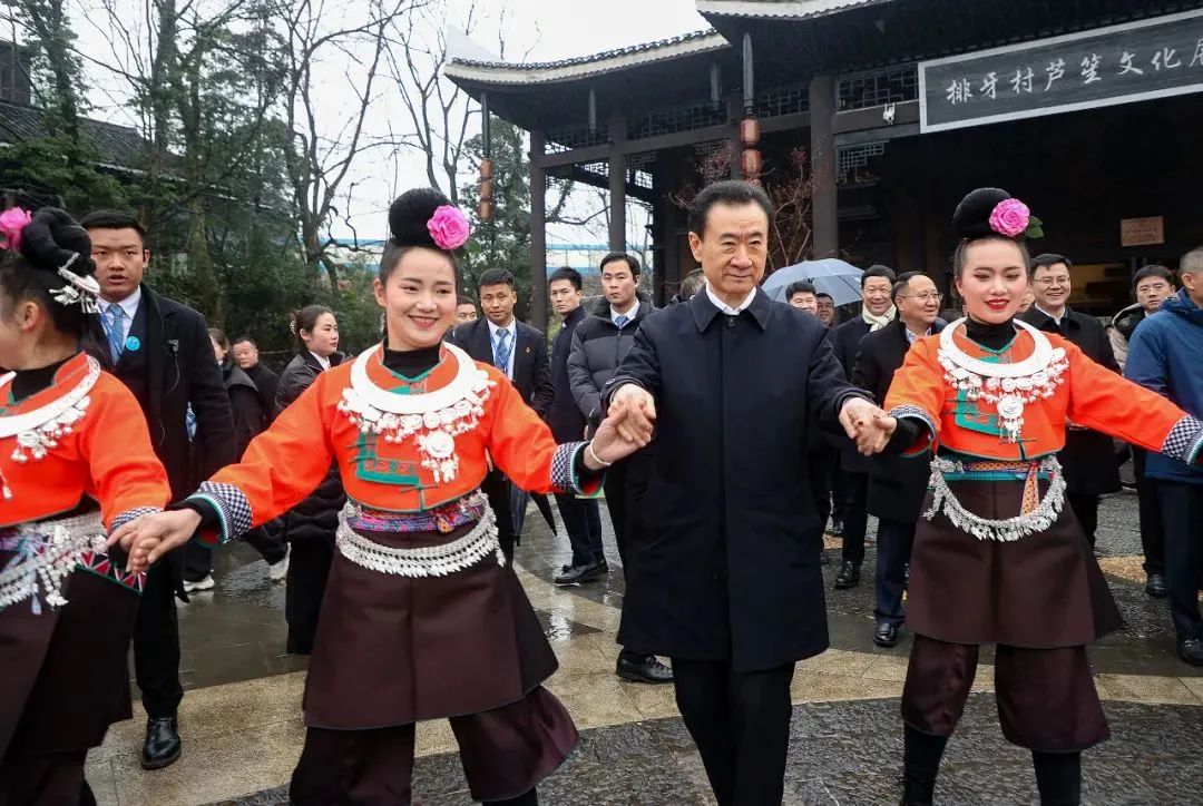 王健林被采访负债视频,王健林之子王思聪现在的情况如何