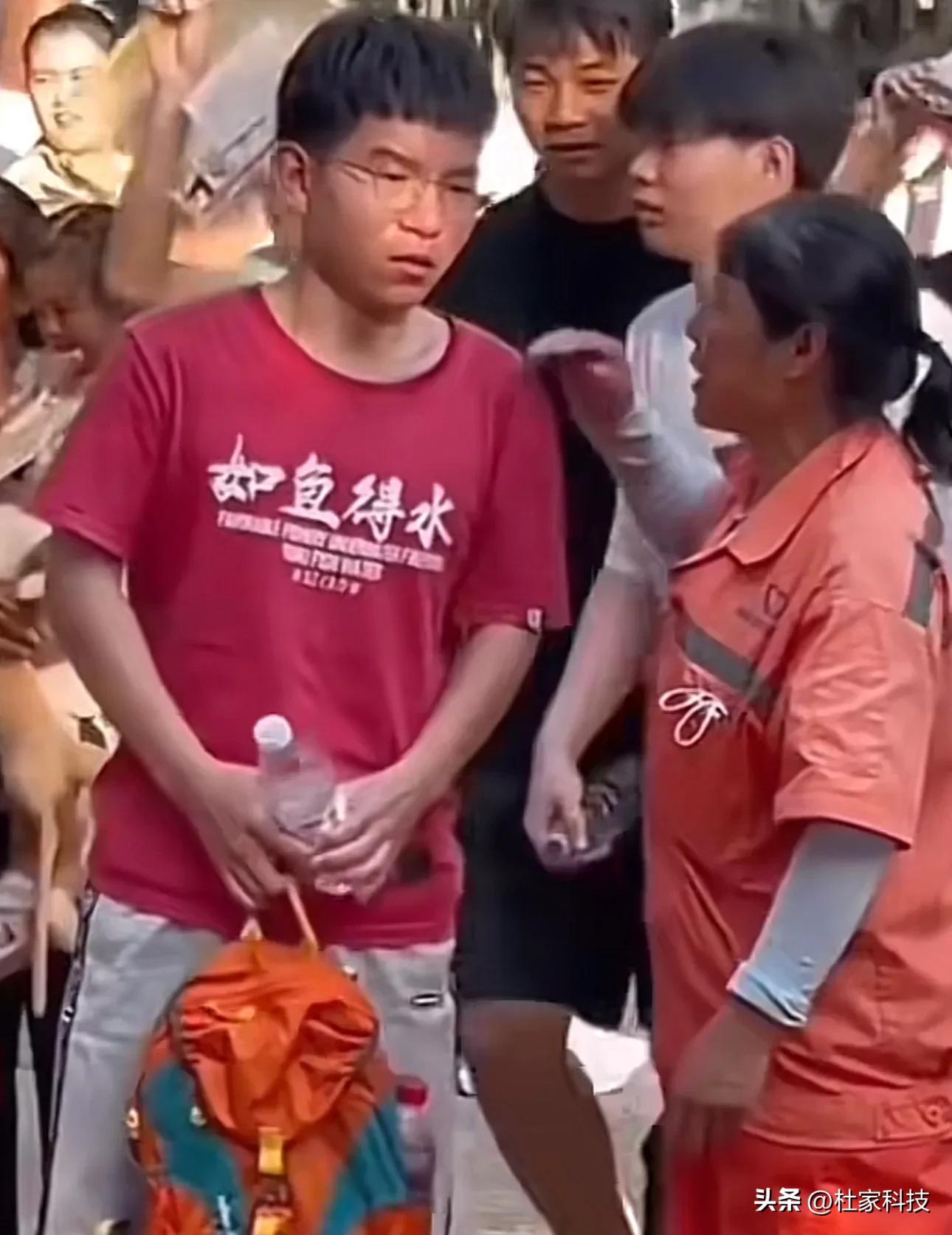 环卫工妈妈事件,环卫工妈妈最新视频