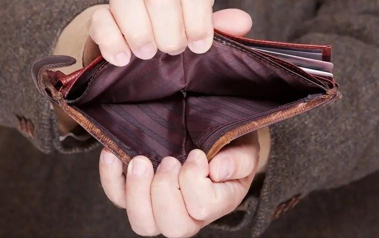 广西单身小伙赚到第一份工资,广西小伙养鱼赚百万