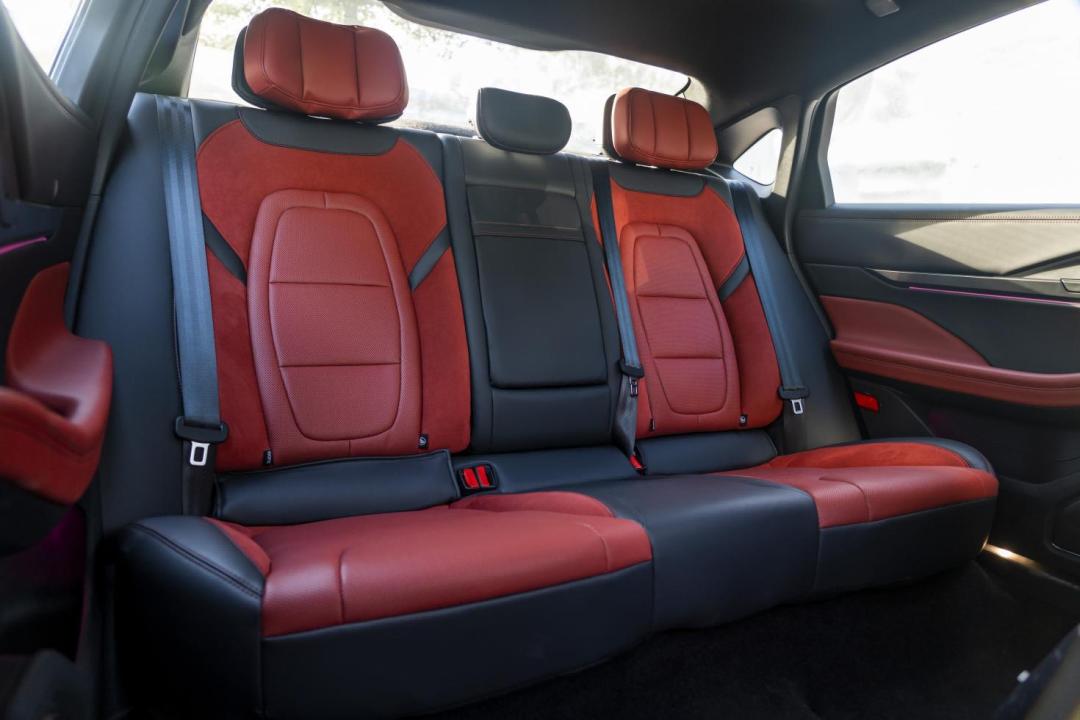 新款林肯z试驾,22款林肯z银色试驾