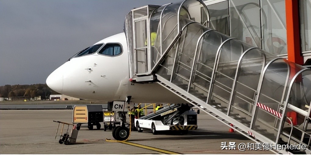 轮椅坐飞机方便还是火车方便,坐轮椅坐飞机坐摆渡车怎么登机