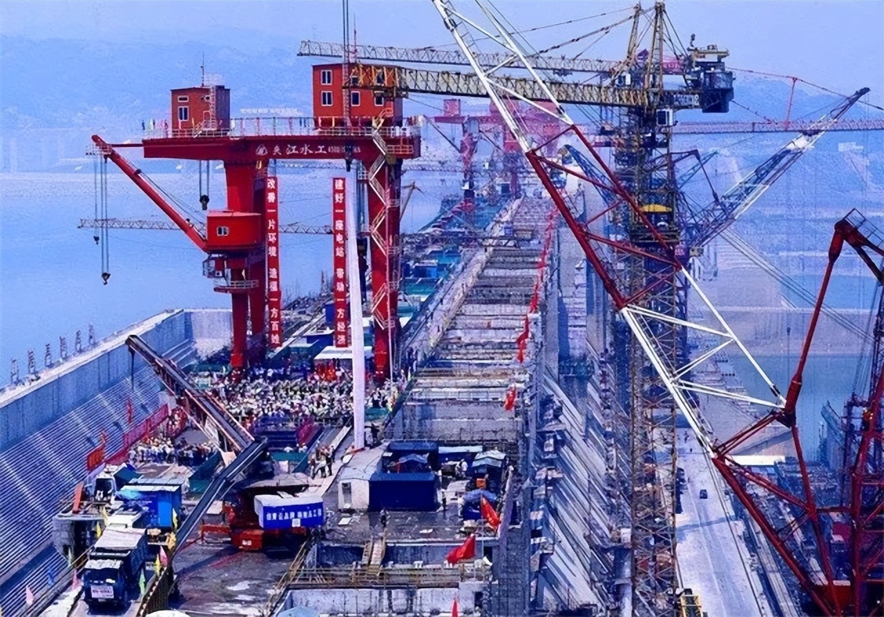 1997年重庆脱离四川成为直辖市，*小平邓**：这是关乎千秋万代的大事