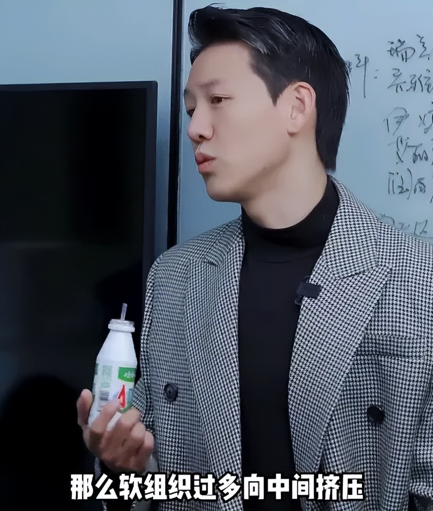 王一博脸型无颧骨,王一博的法令纹