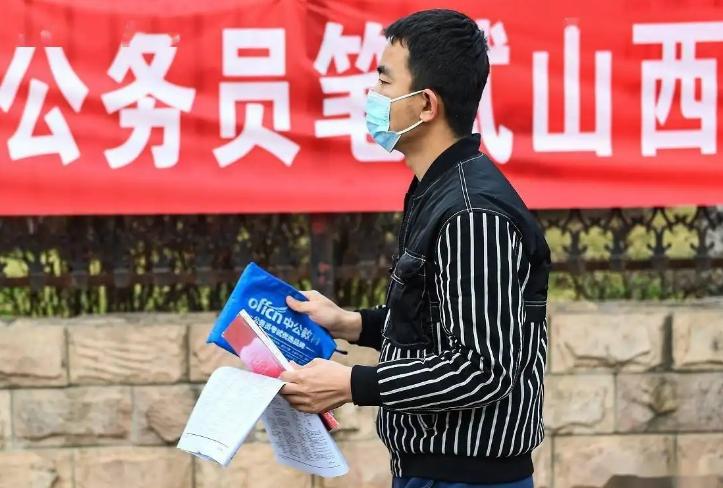 比公务员还吃香的五大铁饭碗,公务员待遇最好的职业