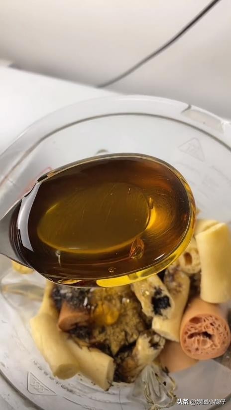 7小时熬汤不如勺三花淡奶，绝命毒师掀翻餐饮界，全是科技和狠活