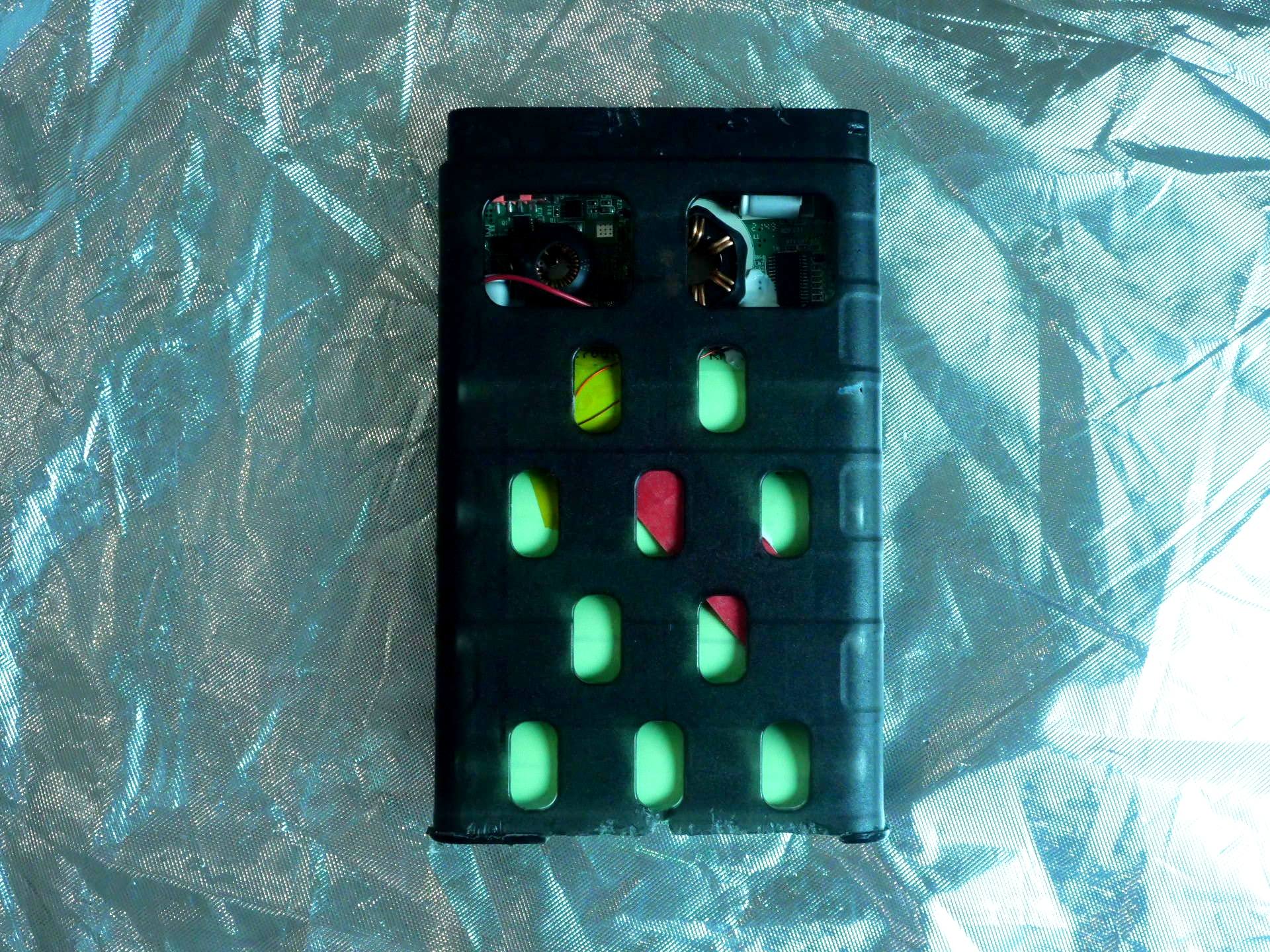 罗马仕双输入20000毫安充电宝拆解,youmaker磁吸充电宝拆解视频