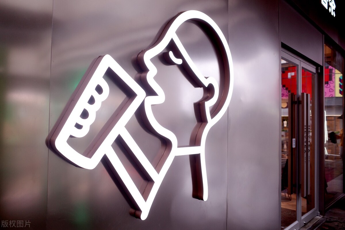 网上400元的衣服实体店多少,400元外套