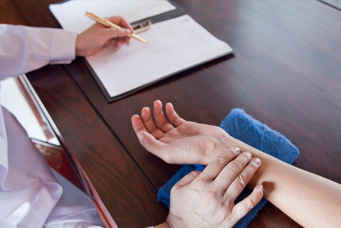 中医学生谈恋爱,中医学生和西医学生谈恋爱