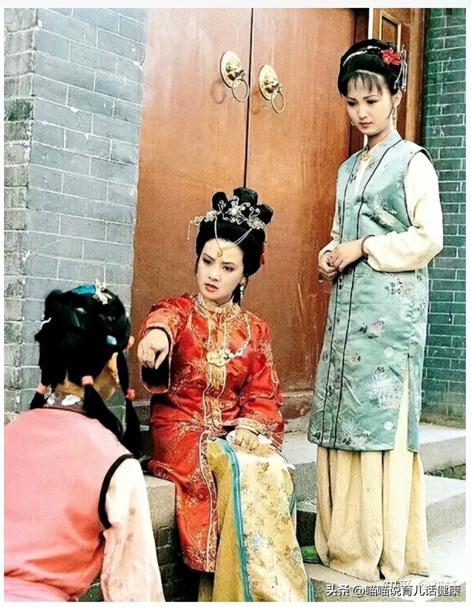 为什么王熙凤会得血崩之症,王熙凤得血崩时多少岁